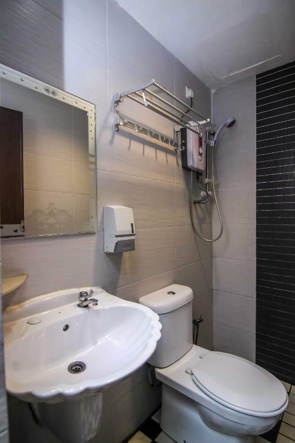 Rose Cottage Hotel Taman Impian Senai Johor Bahru Bagian luar foto
